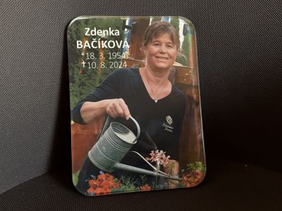 barevná fotografie ze skla na urnu