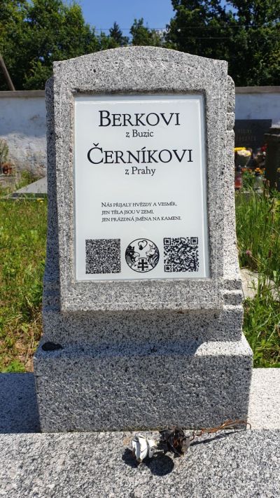 Skleněná deska na urnový hrob