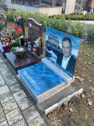 Skleněná náhrobní deska s garancí barevnosti 100 let v exteriéru