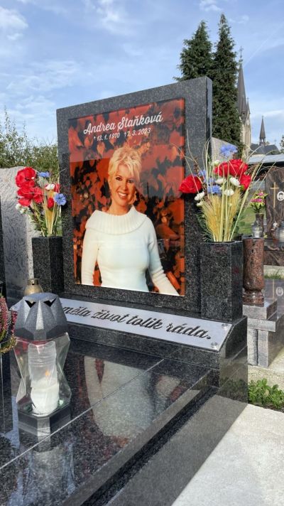 Skleněná epitafní deska
