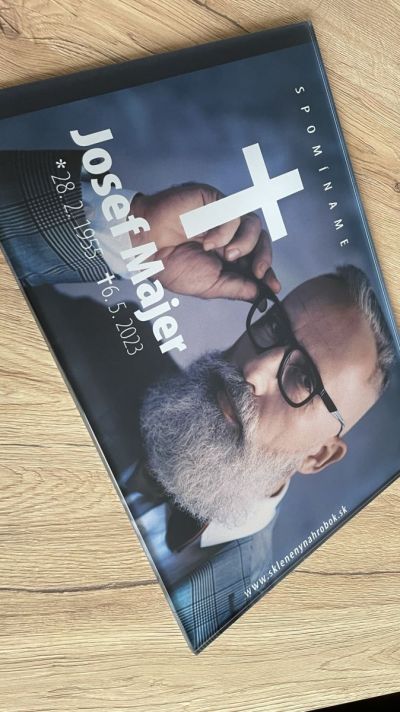 Skleněná deska na urnový hrob