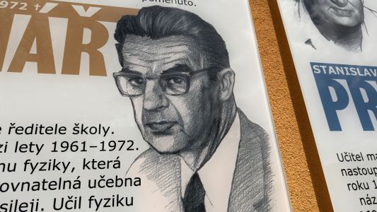 Uhlová kresba na skle