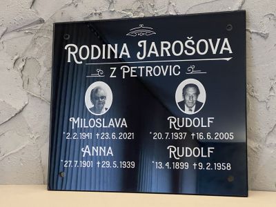 Skleněný náhrobek s garancí barevnosti 100 let v exteriéru