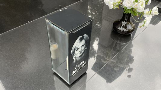 lucerna s tváří XL černá