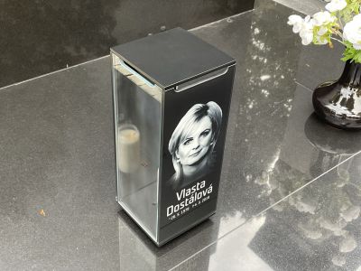 lucerna s tváří XL