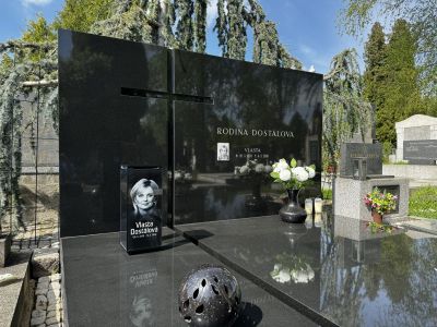 lucerna s tváří XL v černé barvě