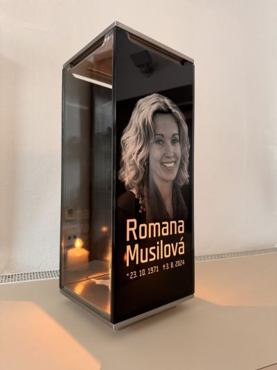 lucerna s tváří XL