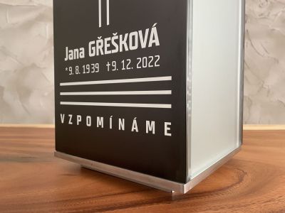 lucerna s tváří nerezovém provedení s matným sklem