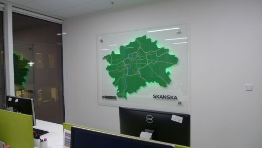 skleněná magnetická mapa s podsvícením