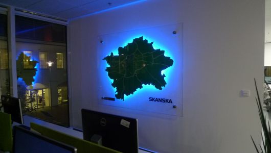 skleněná magnetická mapa s podsvícením