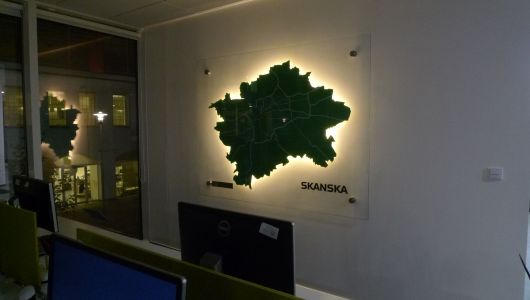 skleněná magnetická mapa s podsvícením