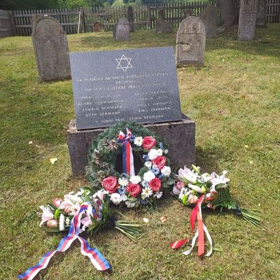 Memorial plaque renovation