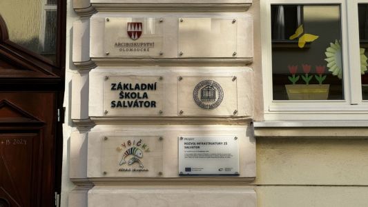 Glass plaque with logo and description