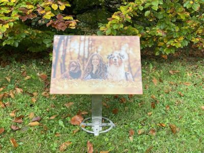 Memorial plaque with a stand