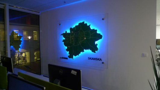 Glass magnetic map with backlighting