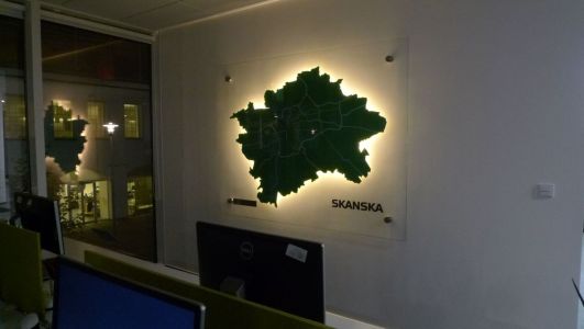 Glass magnetic map with backlighting